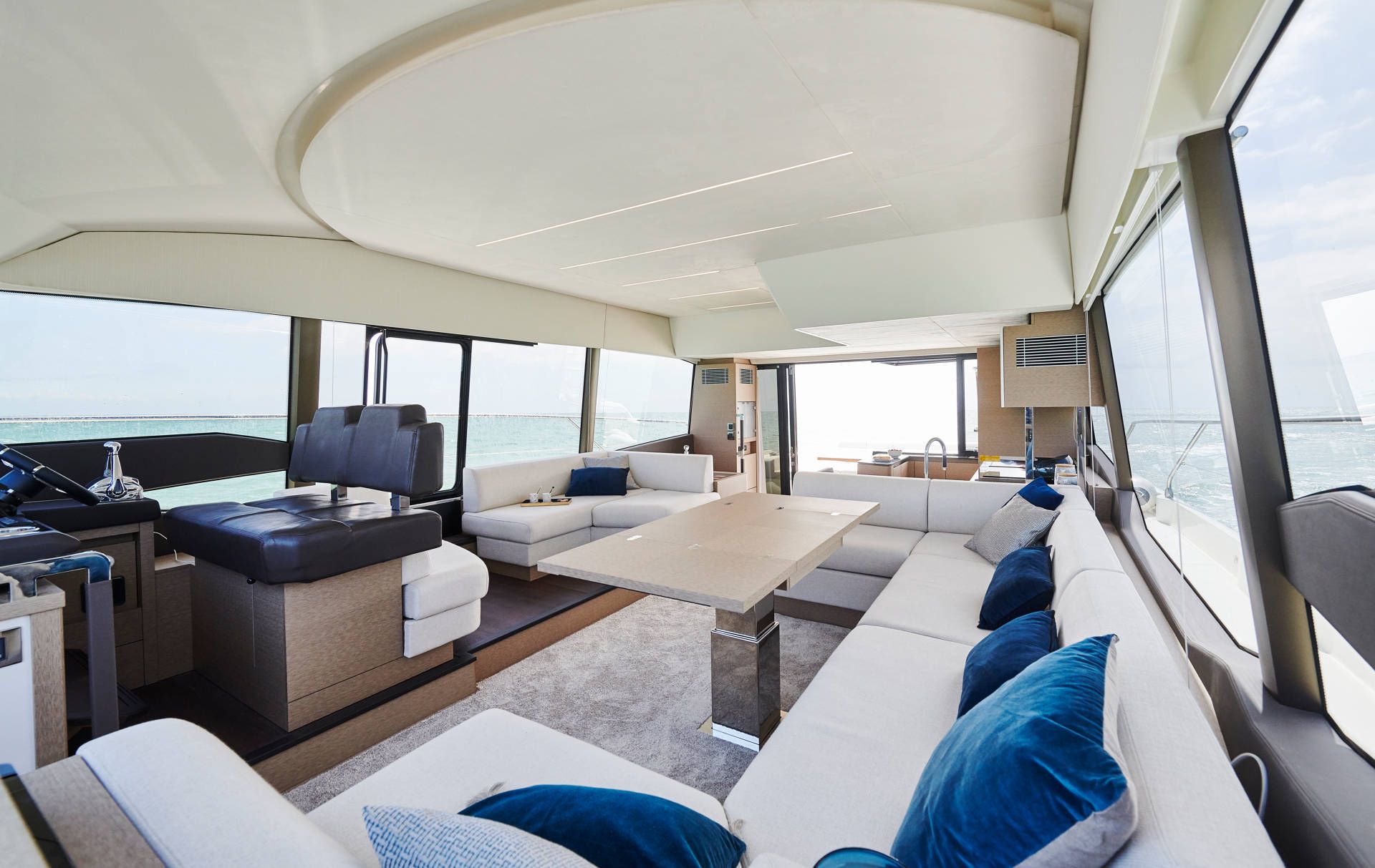 Prestige 590 Fly — photo 4